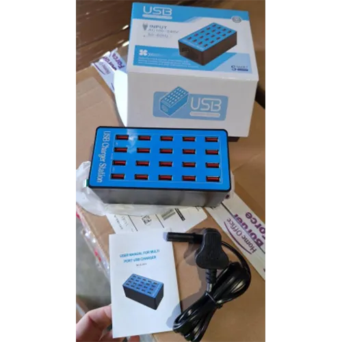 Încărcător USB cu 20 de intrări USB-A, un cablu și un conector de perete. Produs vândut online, în special prin intermediul Amazon (ASIN: X0028JW953).
