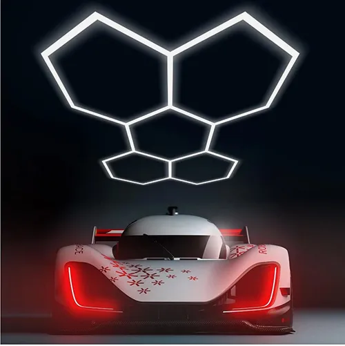 Plafonieră cu LED-uri care urmează să fie asamblate din elemente individuale, inclusiv 28 de tuburi. Produs vândut online, în special prin eBay (număr articol 167546847988)