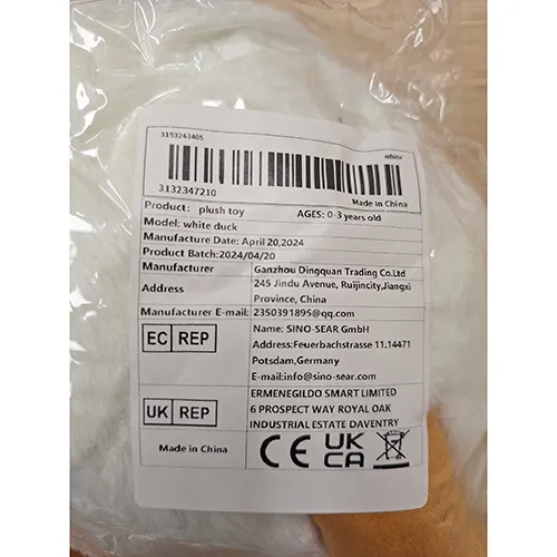 Jucărie de pluș, în formă de rață albă cu ochi negri din plastic. Produs vândut online, în special prin intermediul Temu.