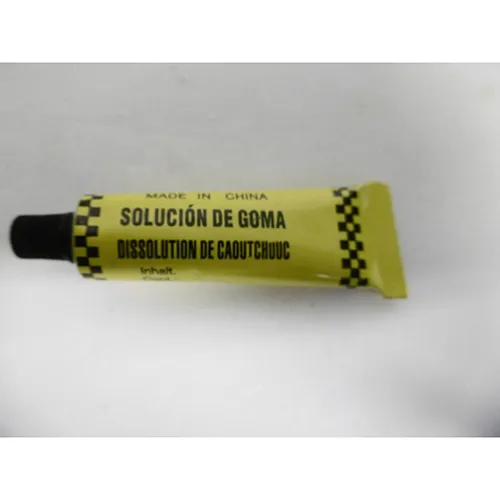 Cinci kituri de reparare a anvelopelor auto care conțin benzi de cauciuc, un adeziv pentru soluții de cauciuc și două instrumente de reparare.