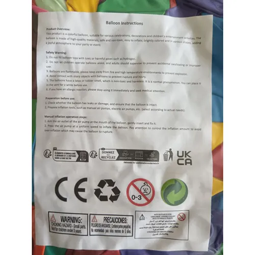 Baloane în diferite culori cu fețe zâmbitoare imprimate. Produs vândut online, în special prin intermediul Amazon (ASIN: B09W9GXCKB).