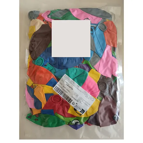 Baloane în diferite culori cu fețe zâmbitoare imprimate. Produs vândut online, în special prin intermediul Amazon (ASIN: B09W9GXCKB).