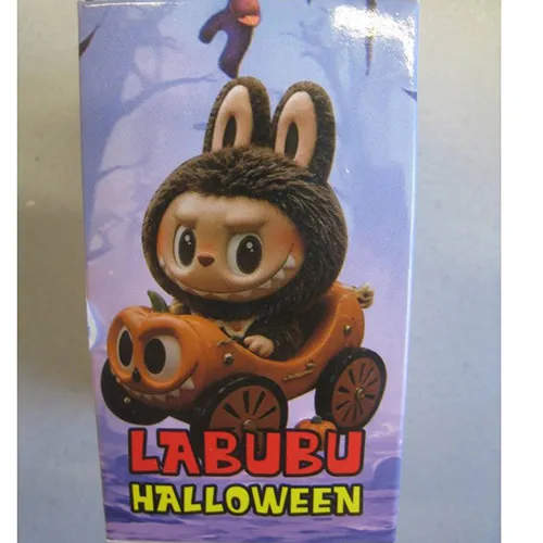 Jucărie moale, din plastic și pâslă, în formă de păpușă Labubu. Jucăria include o curea. Data producției: iunie 2025.