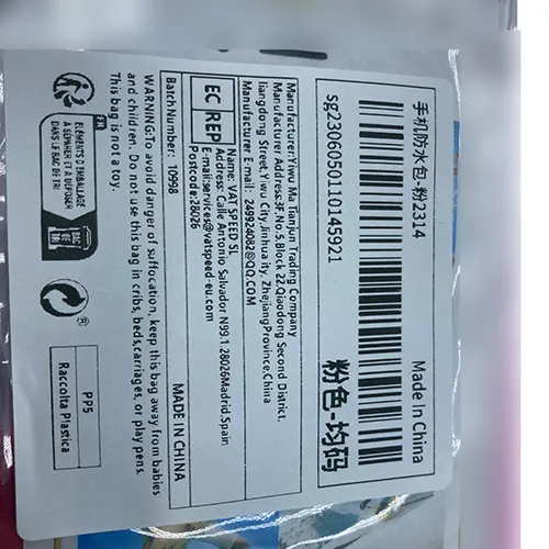 Pungă transparentă din plastic moale, cu &icirc;ncuietoare cu fermoar din plastic dur. Produs v&acirc;ndut online, &icirc;n special prin intermediul Shein.