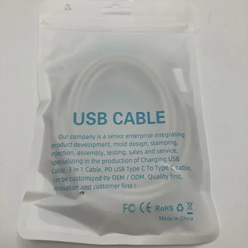 Cablu de date USB-C la USB-C de 100 W, cu o lungime de 3 metri.