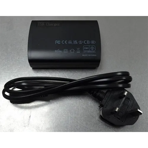 Stație de &icirc;ncărcare USB cu priză și cablu. Produs v&acirc;ndut online, &icirc;n special prin intermediul Amazon.