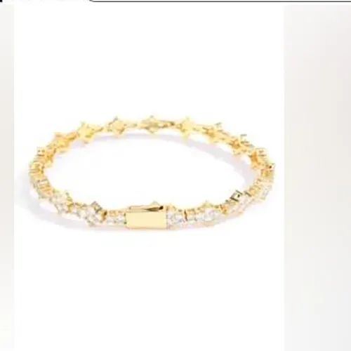 Bratara din metal auriu cu strasuri. Produs v&acirc;ndut online, &icirc;n special prin intermediul AliExpress (identificator unic: 1005007161804011).