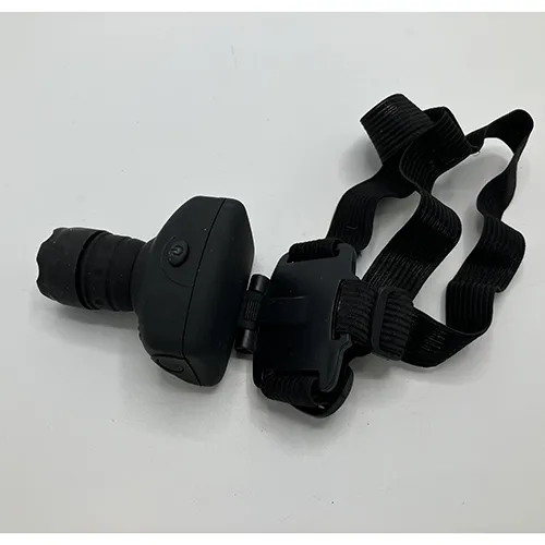 Far negru din plastic dur cu curea textilă. Produs v&acirc;ndut online, &icirc;n special prin intermediul Garderoben.se.