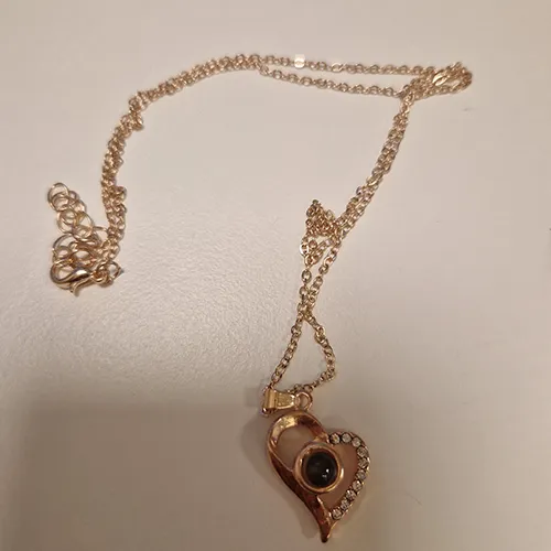 Colier în formă de inimă. Produs vândut online, în special prin intermediul www.accessoirer.no