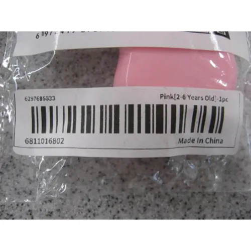 Periuță de dinți &icirc;n formă de U / jucărie de dentiție cu m&acirc;ner roz și autocolant de bufniță pentru periajul dinților și masajul gingiilor. Datorită valorii sale adăugate de joc (caracter animal) și ușurinței de manipulare, este recunoscut &icirc;n plus ca o jucărie potrivită pentru copiii sub 36 de luni. Produs v&acirc;ndut online, &icirc;n special prin intermediul Temu.