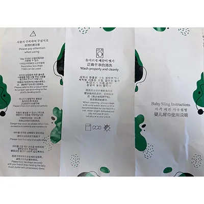 Sling pentru copii din două părți, fără deschideri integrate ale picioarelor, negru la exterior, cu o țesătură de plasă asemănătoare cu o c&acirc;rpă și inserții albe căptușite &icirc;n unele părți. Produs v&acirc;ndut online, &icirc;n special prin intermediul AliExpress (Identificatori unici: 005007565256736-12000041320277361).