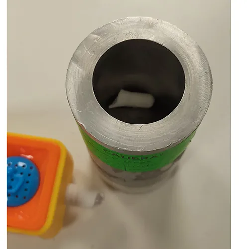 Telefon de jucărie cu baterii, destinat copiilor sub 36 de luni. Produs v&acirc;ndut online, &icirc;n special prin intermediul Temu.