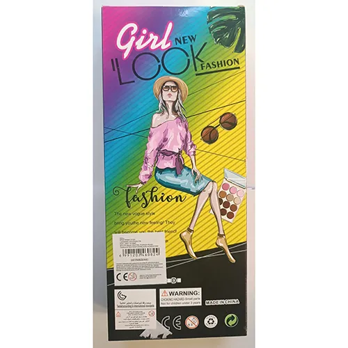 Papusa din plastic cu accesorii textile.