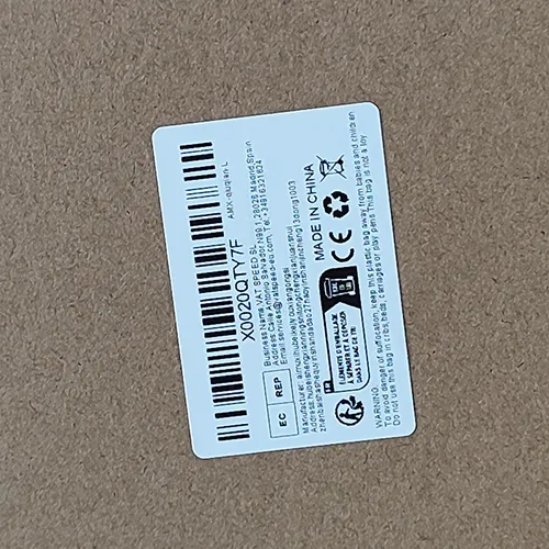 Leagăn textil alb-albastru pentru copii sub trei ani. Produs v&acirc;ndut online, &icirc;n special prin intermediul Amazon (ASIN: B0D3HM6TDV).