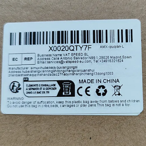 Leagăn textil alb-albastru pentru copii sub trei ani. Produs v&acirc;ndut online, &icirc;n special prin intermediul Amazon (ASIN: B0D3HM6TDV).