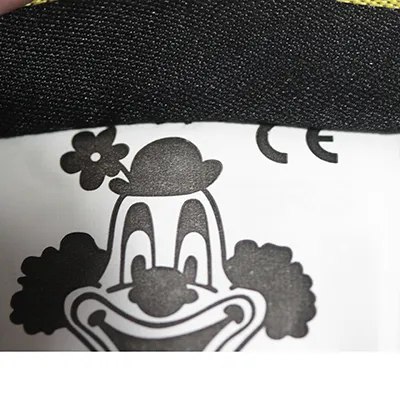 Costum panda alb-negru, destinat copiilor, 850 mm lungime și 380 mm lățime. Mărimea 74. Fabricat din 100% poliester. Produs v&acirc;ndut online, &icirc;n special prin intermediul www.deiters.de.