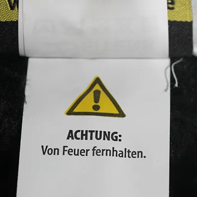 Costum panda alb-negru, destinat copiilor, 850 mm lungime și 380 mm lățime. Mărimea 74. Fabricat din 100% poliester. Produs v&acirc;ndut online, &icirc;n special prin intermediul www.deiters.de.