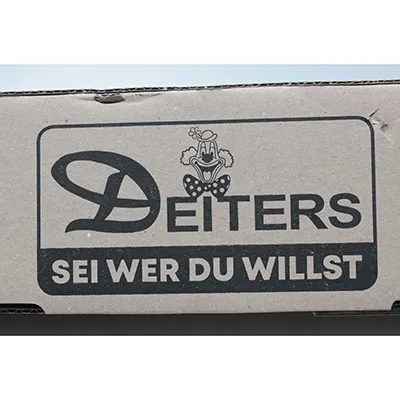 Costum panda alb-negru, destinat copiilor, 850 mm lungime și 380 mm lățime. Mărimea 74. Fabricat din 100% poliester. Produs v&acirc;ndut online, &icirc;n special prin intermediul www.deiters.de.