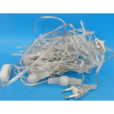 Lanț de iluminat decorativ care poate fi extins cu membri suplimentari. Tensiune de 220-240 V, frecvență de 50/60 Hz și putere nominală de 9 W.
