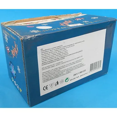 Lanț de iluminat decorativ, 2 metri x 1,5 metri, &icirc;n formă de perdea cu membri suplimentari extensibili. Date tehnice: 220 V - 240 V; 50 Hz/60 Hz; 13 W, clasa 0.