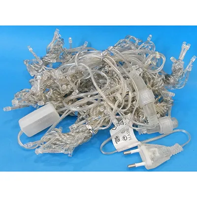 Lanț de iluminat decorativ, 2 metri x 1,5 metri, &icirc;n formă de perdea cu membri suplimentari extensibili. Date tehnice: 220 V - 240 V; 50 Hz/60 Hz; 13 W, clasa 0.