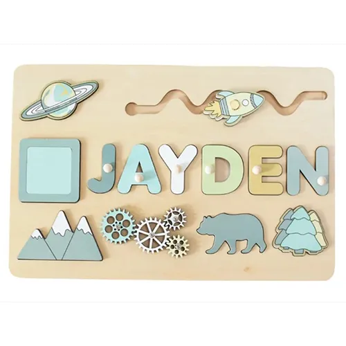 Jucărie de activitate din lemn cu o gamă largă de activități: puzzle (forme și litere), roți pentru rotire și balon cu aer cald pentru alunecare. Produs v&acirc;ndut online, &icirc;n special prin intermediul www.es-jeux-montessori.com.