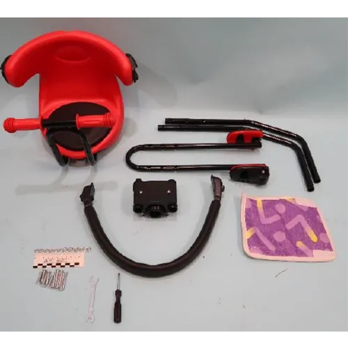 Scaun de bicicletă pentru copii de culoare roșie, neagră, albastră sau verde, cu mânere și suporturi pentru picioare. Produs vândut online, în special prin intermediul Aliexpress (identificatori unici de produs: 1005005686219917, 1005010559483782, 1005008997247143, 1005010426785671).