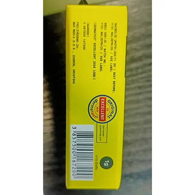 Pulbere albă energizantă, inhalată pe nas, 1 g. Produs vândut online, în special prin intermediul sniffit.life.