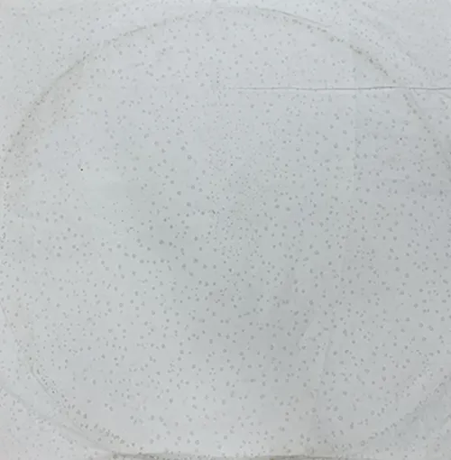 Lanternă albă. Combustibilul pentru flacăra care încălzește aerul poate fi solid, lichid sau gazos. Dimensiuni: 38 x 70 x 102 cm. Produs vândut online, în special prin intermediul www.derhochze