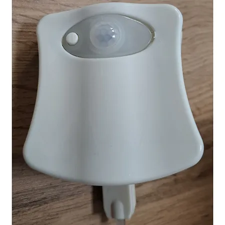 Lampă LED albă cu baterie pentru toaletă. Produs vândut online, în special prin intermediul www.alza.sk.