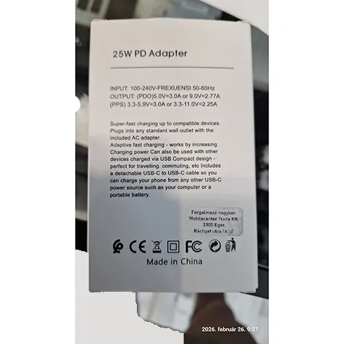 Adaptor de călătorie alb. Produs vândut online, în special prin intermediul www.szupitokok.hu.