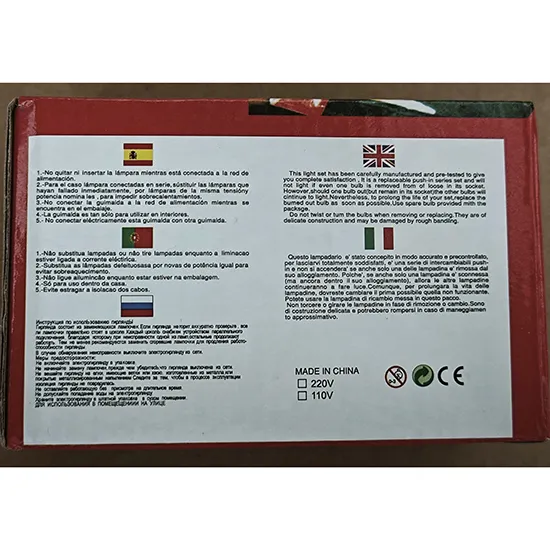 Lanț de iluminat care conține surse de lumină cu LED-uri neînlocuibile. Produsul include un dispozitiv pentru schimbarea modurilor de iluminare.