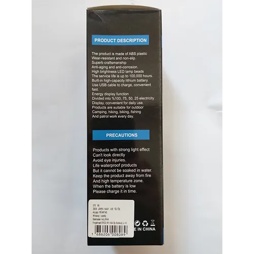 Lanternă LED cu acumulator din plastic negru, cu conector micro-USB. Butonul de apăsare încorporat permite alegerea a 3 moduri de iluminare diferite. Unele LED-uri indică nivelul de încărcare. Produsul vine cu un cablu de încărcare.