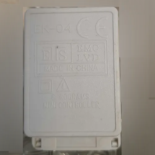 Lanț de iluminat destinat interconectării, care conține surse de lumină cu LED-uri neînlocuibile, cu un dispozitiv pentru schimbarea modurilor de iluminare.