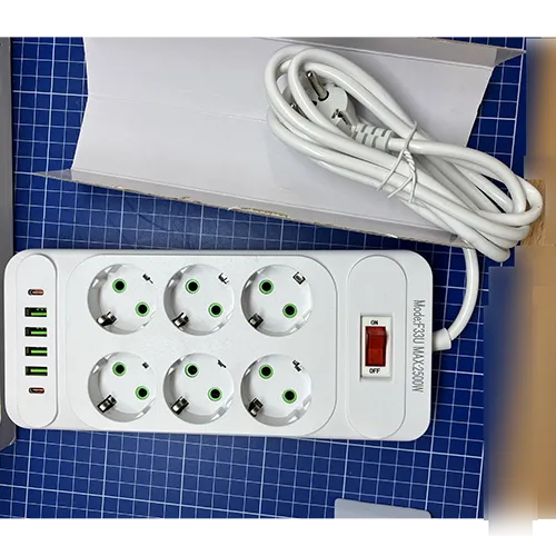 Priză multiplă cu 6 prize Schuko, un comutator de robinet roșu, 4 prize USB tip A, 2 prize USB tip C și un cablu de alimentare de 2,5 m lungime. Produs v&acirc;ndut online, &icirc;n special prin intermediul Amazon (ASIN: B0FGD9XJGF).