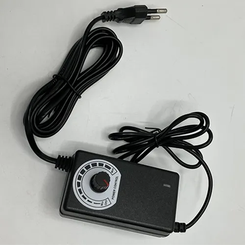 Dispozitiv sexual electric din plastic negru cu un control al vitezei.