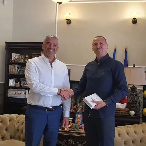 Întâlnire de lucru între Domnul Sorin Mierlea , Președinte InfoCons Protecția Consumatorilor , și Domnul Cosmin Herta , Apicultor