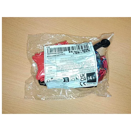 Spiderman Spiderman jucărie gyn cu lansator de web const&acirc;nd dintr-o mănușă, un lansator de proiectile, un fir alb, un element de fixare velcro și 3 săgeți de plastic cu cupe de aspirație.