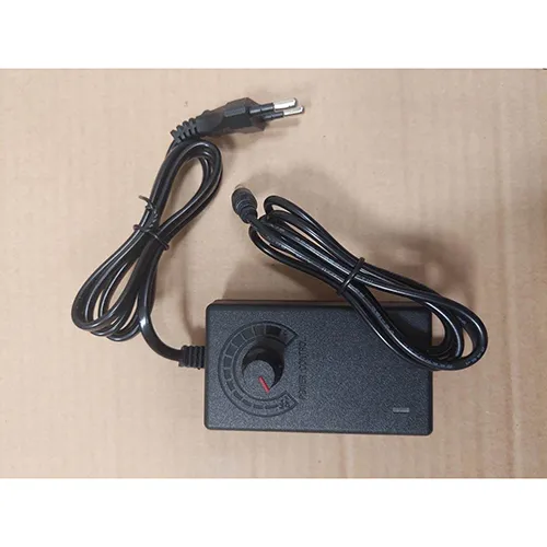 Adaptor de alimentare reglabil cu 8 prize.