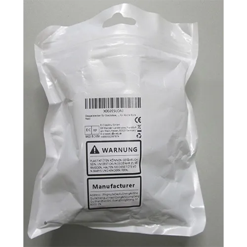 Adaptor cu soclu dublu. Dimensiuni: &icirc;nălțime x lățime x ad&acirc;ncime = aproximativ 100 mm x 45 mm x 40 mm + bază.