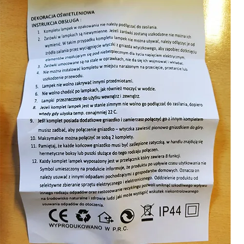 Lanț de iluminat extensibil &icirc;n stil icicle cu 80 de lumini LED pe un șir cu funcție de clipire.