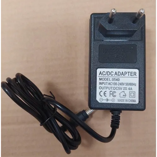 Adaptor c.a./c.c.
