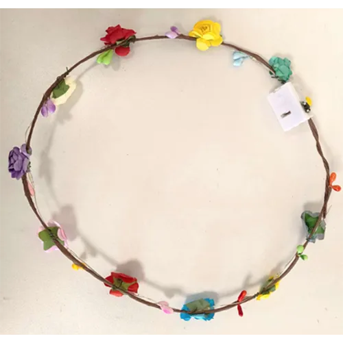 Ghirlandă ușoară cu flori multicolore și lumini acționate de baterii.