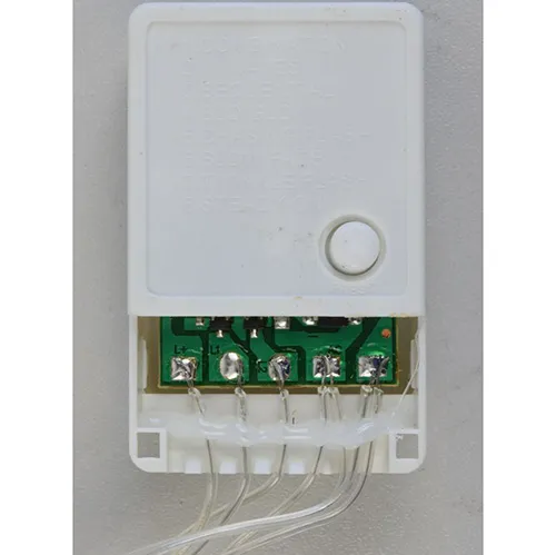 Lanț de iluminat de Crăciun, conectat la rețea, cu un cablu transparent, 144 de lumini LED și o cutie de control albă. Dispozitivul este echipat cu un minicontroler EK-04 model 8-program. Date tehnice: Aparat de 220 V, clasa a II-a.