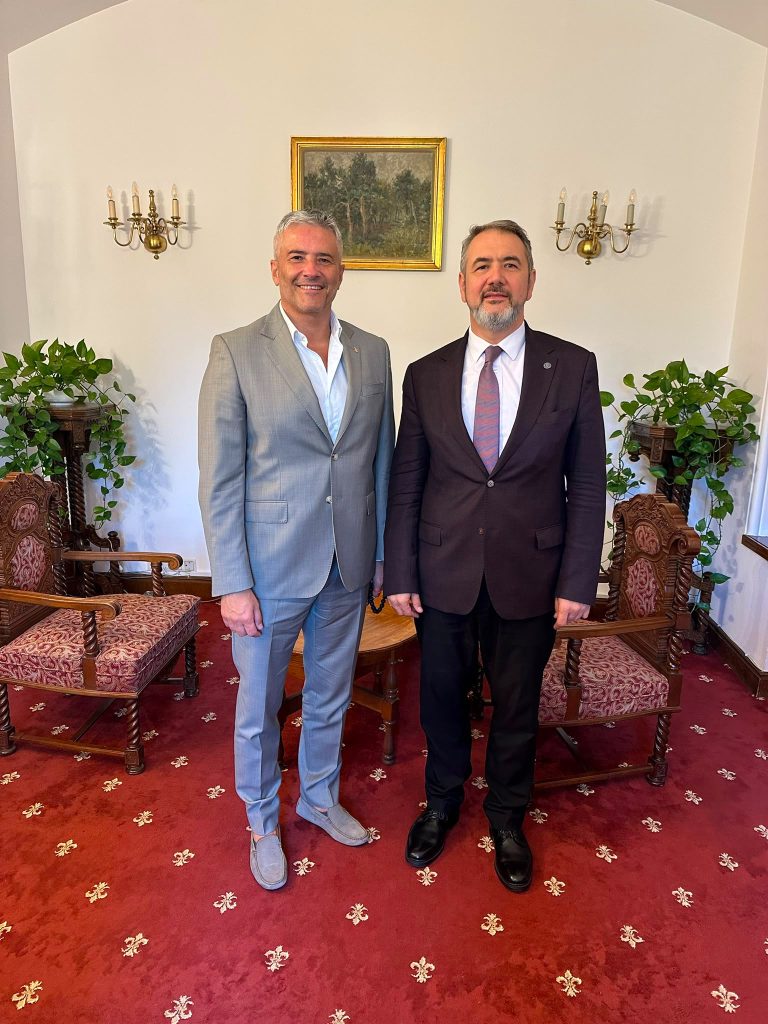 Domnul Sorin Mierlea , Președintele InfoCons Protecția Consumatorilor, a participat la o întâlnire de lucru cu domnul Valentin-Sorin Costreie, Consilier Prezidențial în cadrul Departamentului Educație și Cercetare al Administrației Prezidențiale