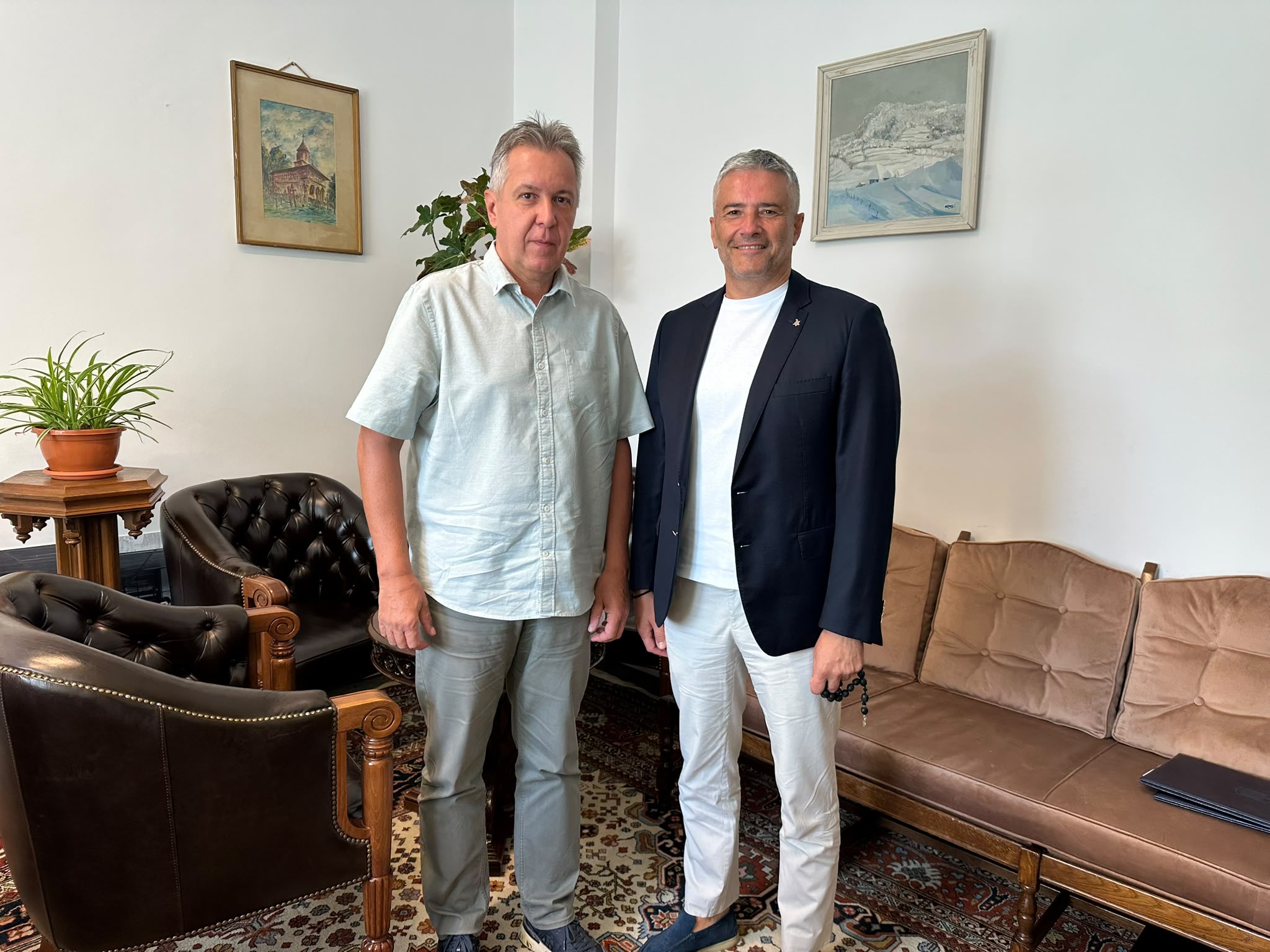 Sorin Mierlea , Președintele Asociației InfoCons , a participat la o &icirc;nt&acirc;lnire de lucru cu domnul Cristian Roșu , Consilier de Stat &icirc;n cadrul Administrație Prezidențiale &ndash; Șeful Oficiului pentru Relații cu Cetățenii