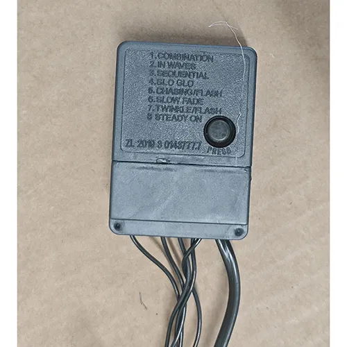 Lanț de iluminat, destinat interconectării, care conține 200 de lămpi cu LED-uri ne&icirc;nlocuibile. Produsul include un dispozitiv pentru schimbarea modurilor de iluminare.