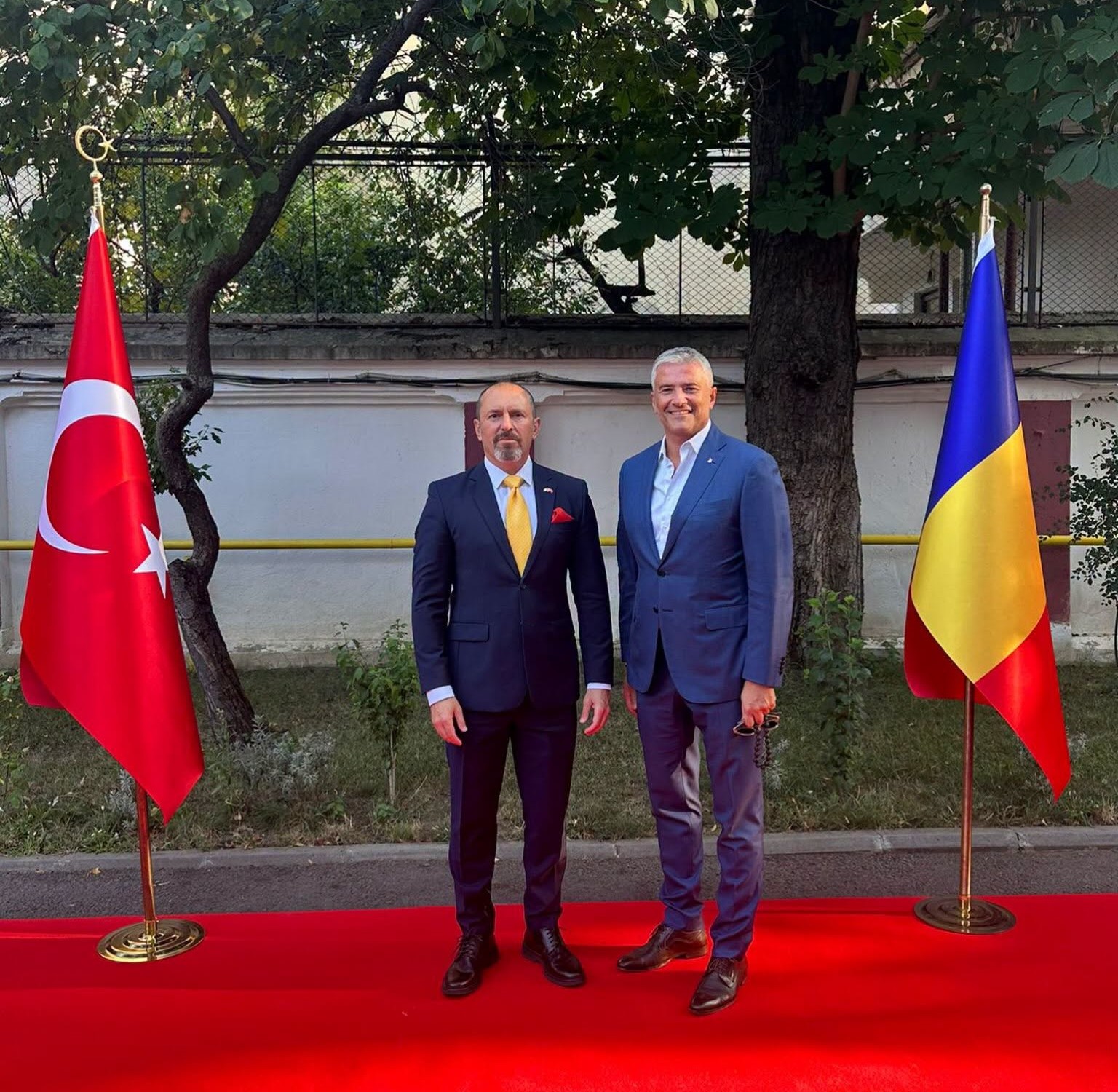 Sorin Mierlea , Președintele InfoCons Protecția Consumatorilor , participă la recepția organizată de Ambasada Republicii Turcia cu ocazia Zilei Victoriei
