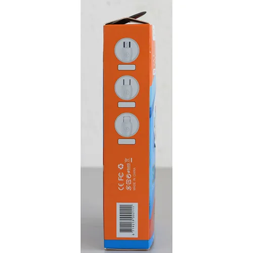 &Icirc;ncărcător USB alb cu un port USB-A și un port USB-C, furnizat cu un cablu de conectare USB separat. Intrări: 100-240V, 50-60Hz, 0,35A. Realizare: 5V/3A, 9V/2A, 12V/1.5A.