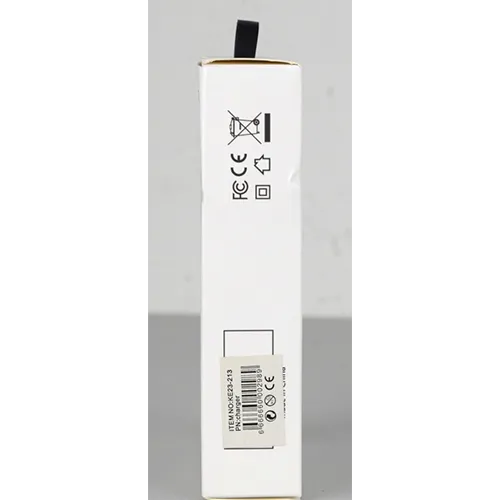 &Icirc;ncărcător USB alb cu un port USB-A și un port USB-C, integrat cu o priză de rețea. Intrări: 100-240 V, 50/60 Hz, 0,5 A. Ieșire: 9 V/7.2 A, 12 V/5.4 A, 20 V/3.25 A.